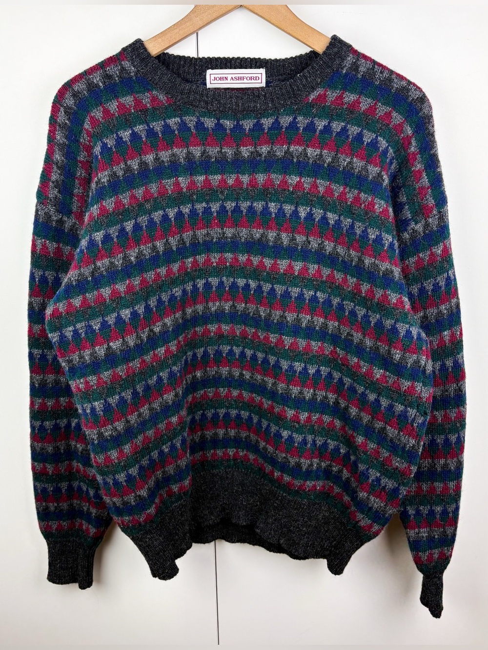 Vintage 100% Wool Triangle Striped Crew Neck Sweater Gray Blue Red Green Size XL